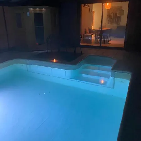 Capsule - Piscine Privative, Sauna, Jacuzzi Apartament *