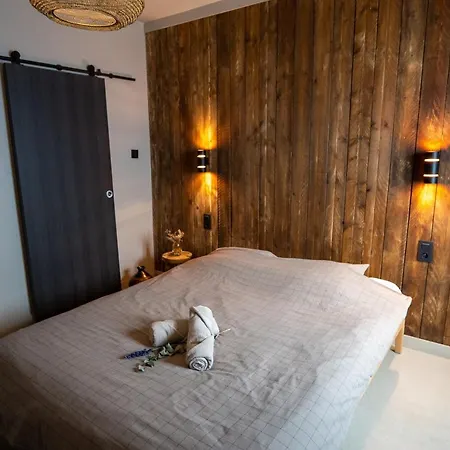 Capsule - Piscine Privative, Sauna, Jacuzzi *