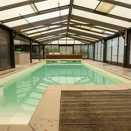 Capsule - Piscine Privative, Sauna, Jacuzzi *