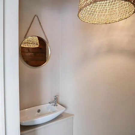 Capsule - Piscine Privative, Sauna, Jacuzzi Apartament *